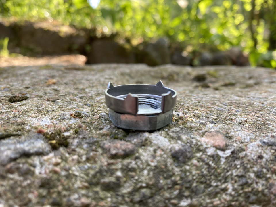 Так выглядит гайка — Nissan Tiida (2G)