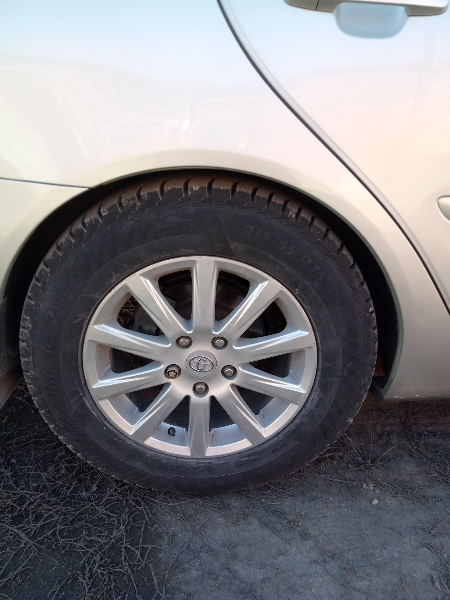 215 65 r16 новосибирск. Toyota Camry 40 резина 215 65 16. Колёса 215/65 r16. Тойота Камри 40 резина 215 65 r16. 225/65 17 На Камри 40.