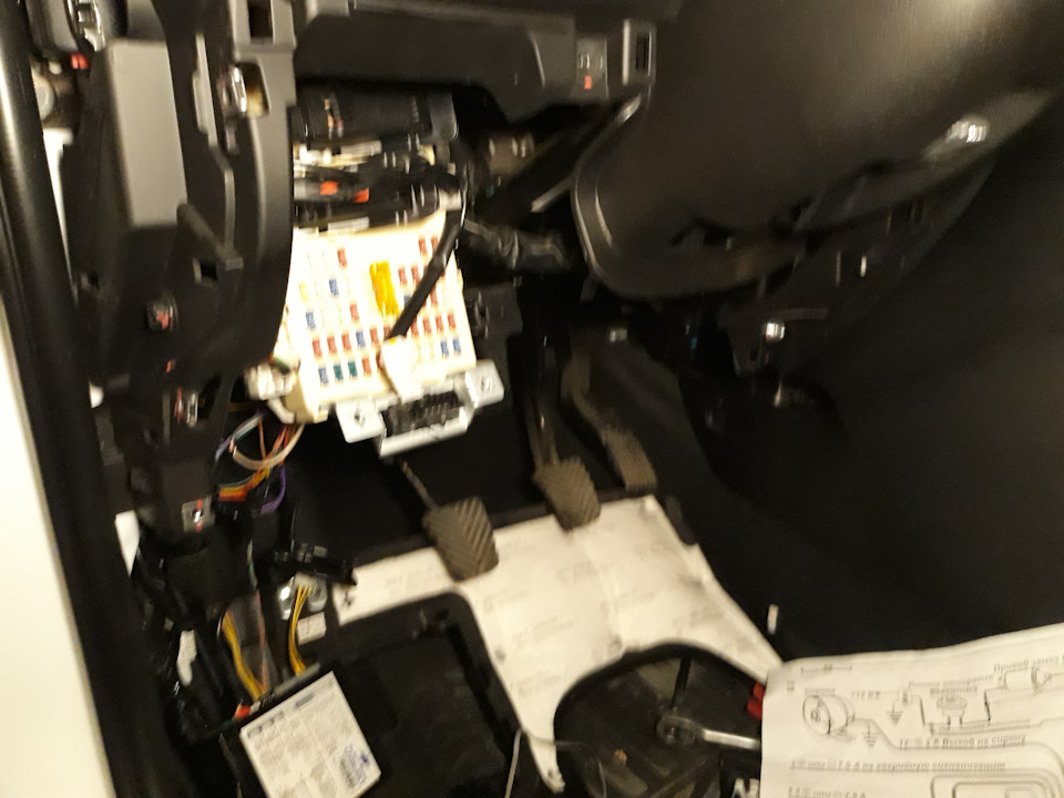 Установка активатора замка багажника — Hyundai Solaris, 1,4 л, 2014 ...