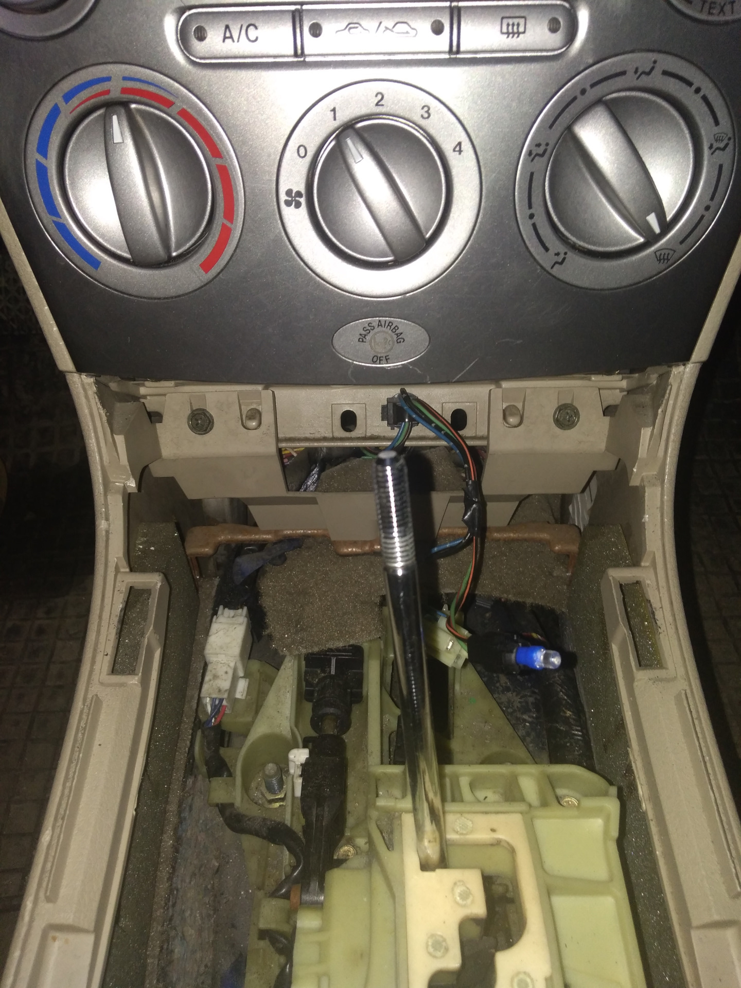 Как я менял тросики ручного тормоза) — Mazda 6 (1G) GG, 2,3 л, 2004 ...