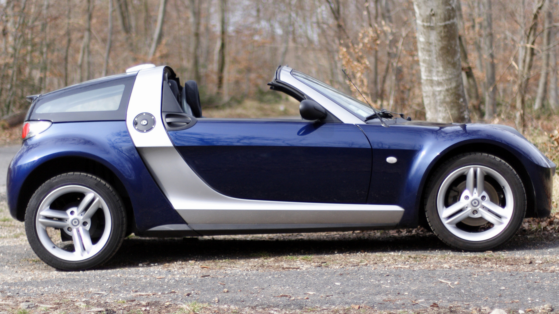 Машина Smart Roadster