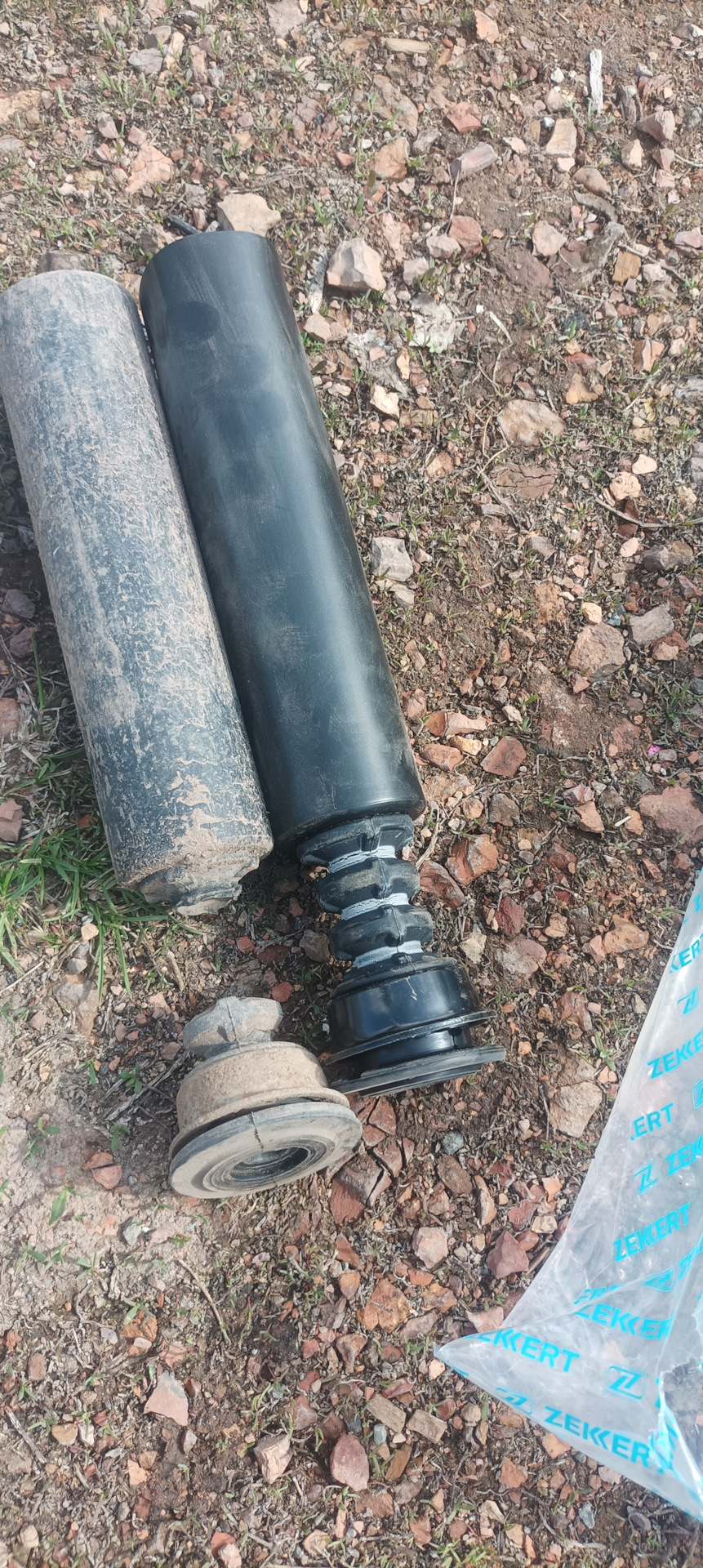 #19. Замена пыльника амортизатора — Toyota ist (1G), 1,3 л, 2004 года ...