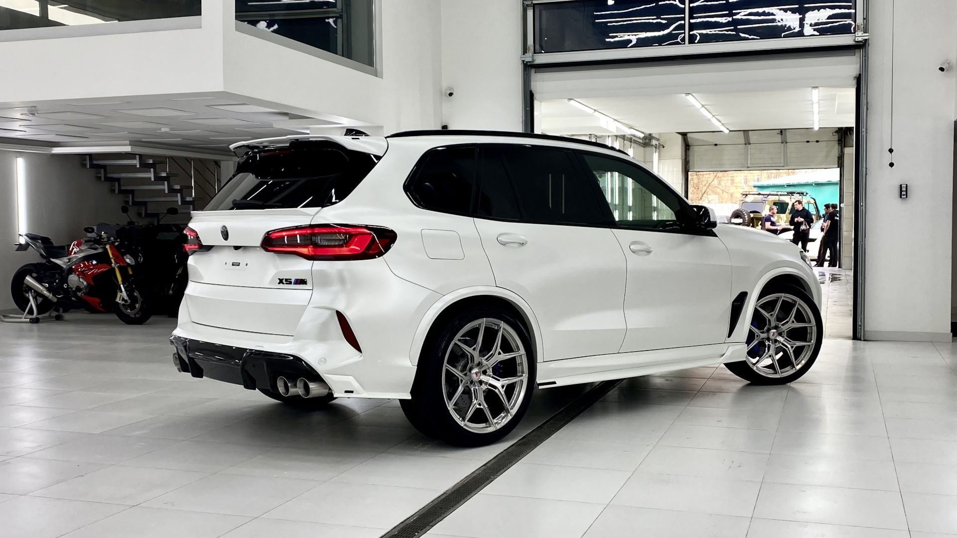 Share x5. BMW x5m f95. Обвес x5m f95. X5m f95. X5m f95 обвес Hamann.