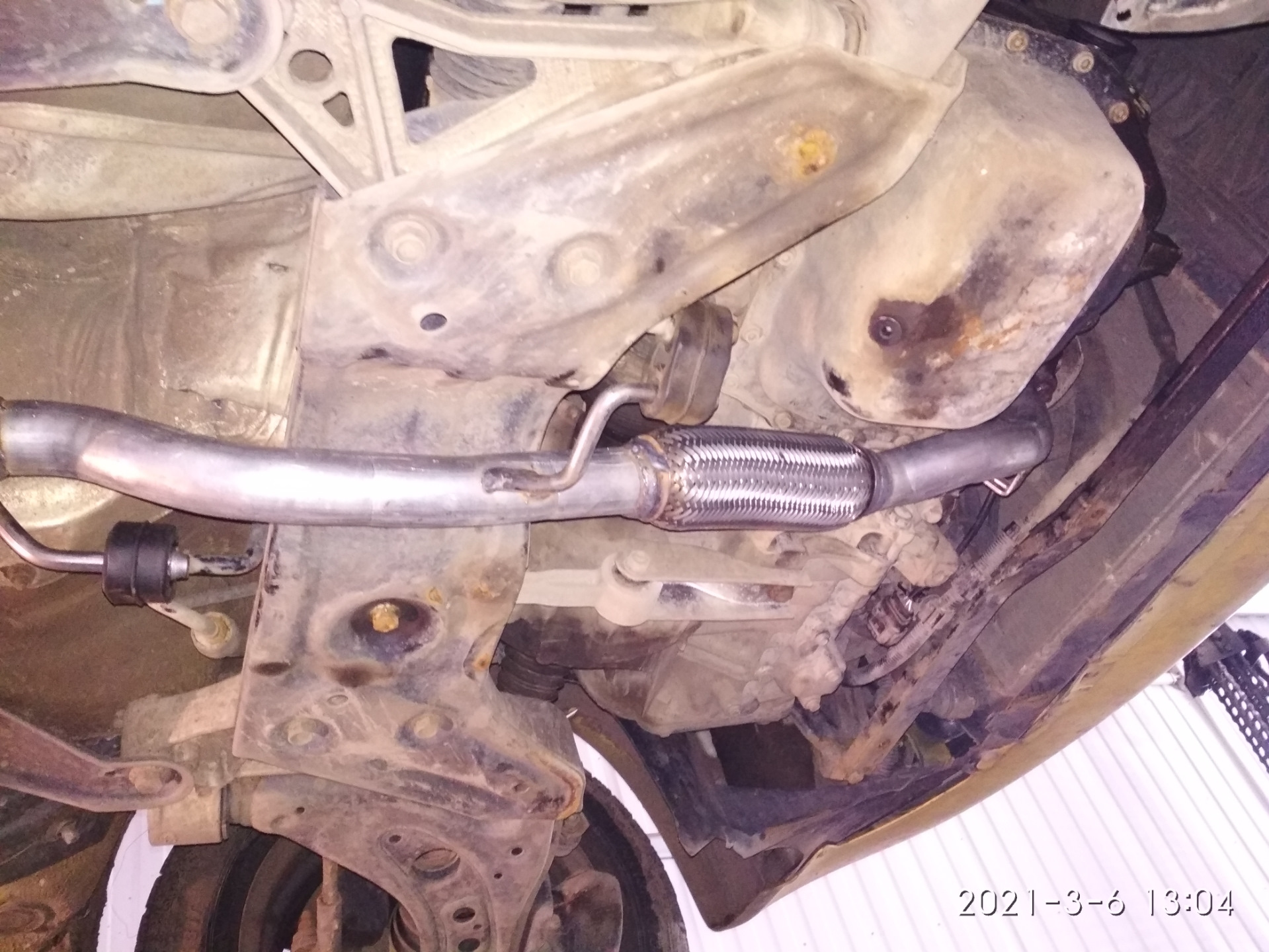 Замена выхлопной системы POLMOSTROW — Skoda Fabia Mk1, 1,2 л, 2005 года ...