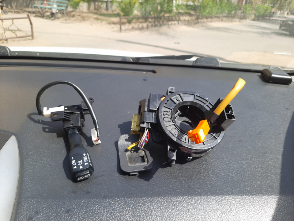 Покупка и установка подрулевого шлейфа и круиза в оригинале. — Toyota ...