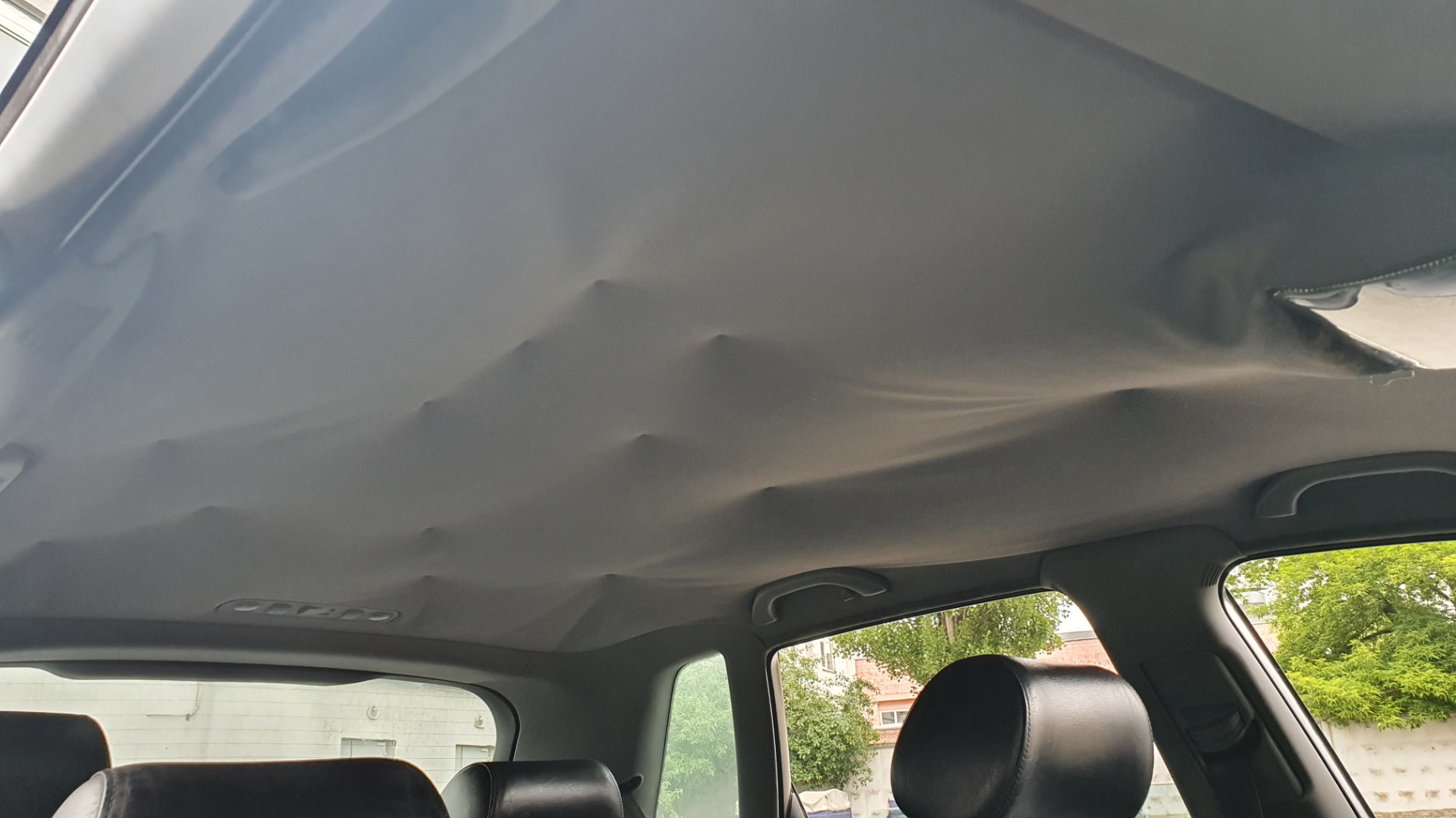 Потолок гольф 4. Как переклеить потолок в автомобиле. Golf 3 потолок. Потолок в автомобиле провис. Потолок мерседес вито 638.