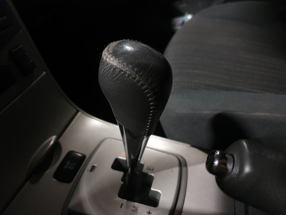 Освеженная кожа ручника и ручки КПП — Toyota Corolla (140/150), 1,6 л ...