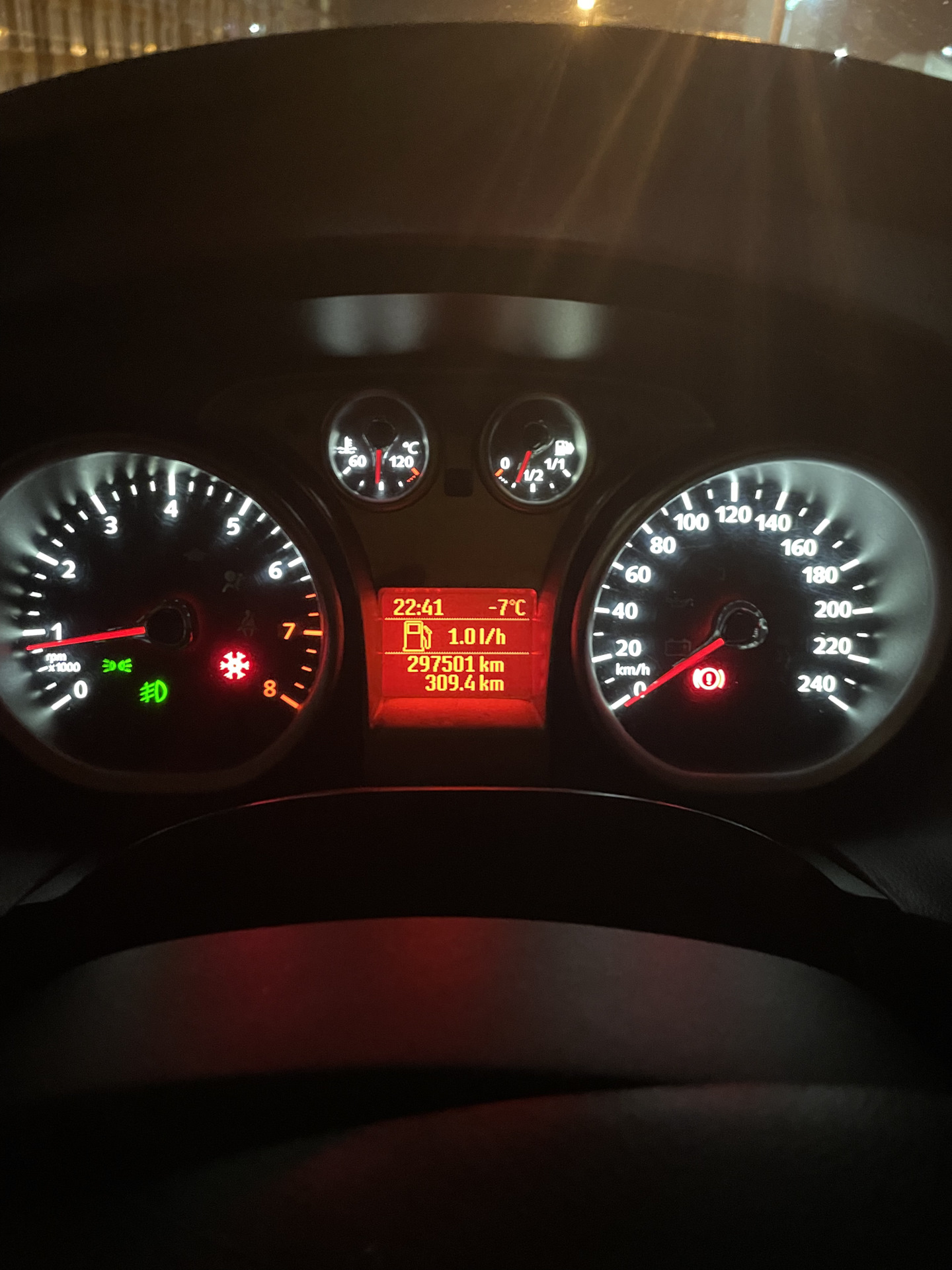 Мгновенный расход на холостых такой и должен быть? — Ford Focus II ...