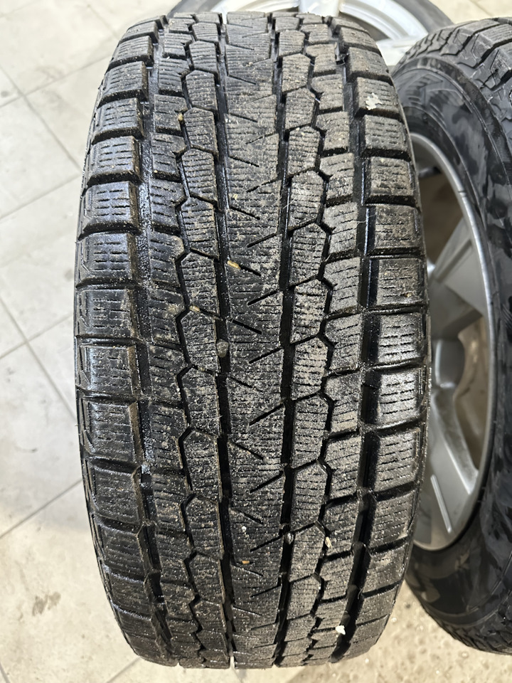 Шины зимние нешипованные Yokohama 225/55 R18, литые диски Оригинал ...