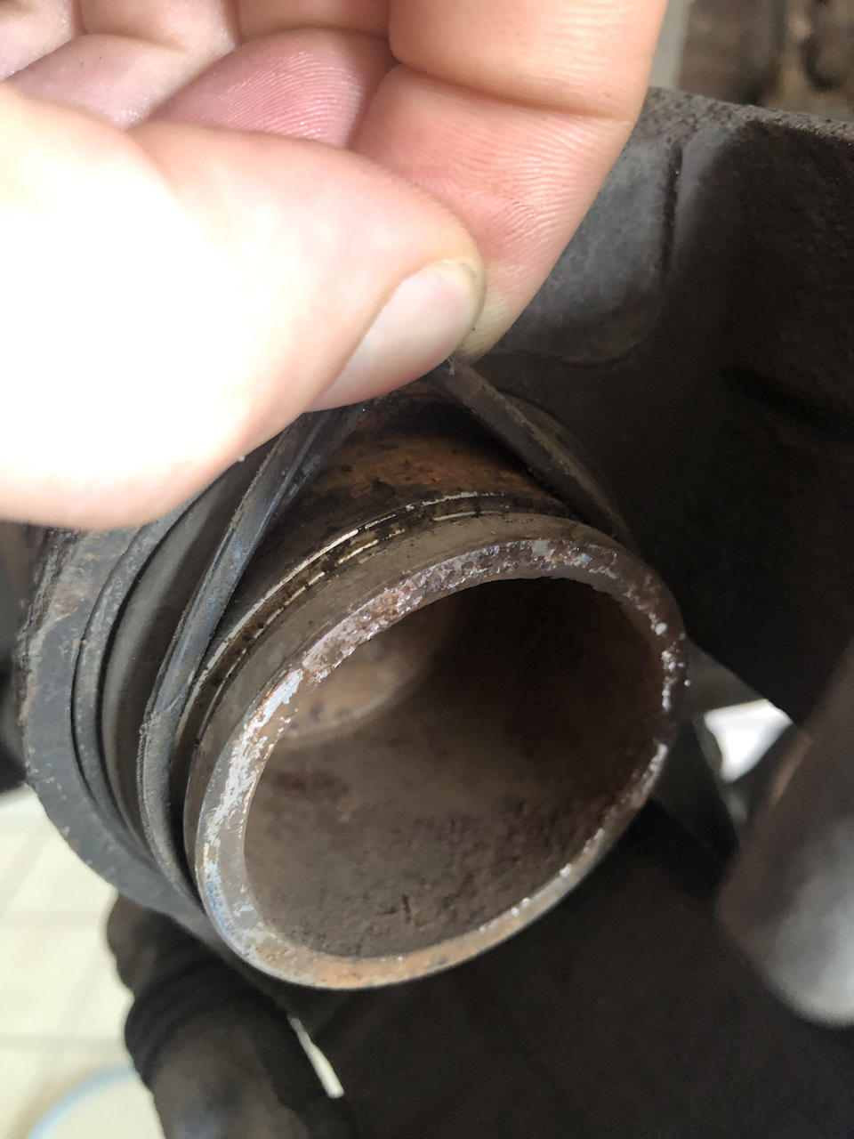 Замена поршня на суппорте и замена сайлентблоков — Honda Civic 4D (8G ...