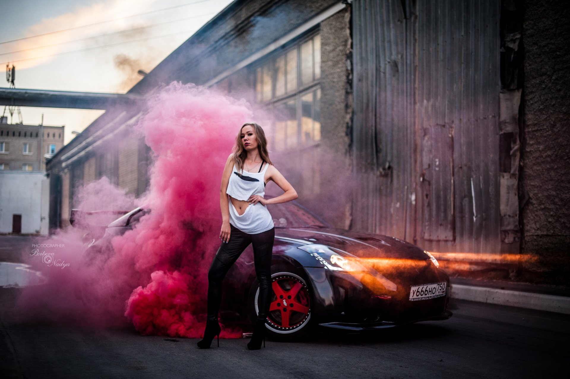 Фото с дымом цветным с машиной