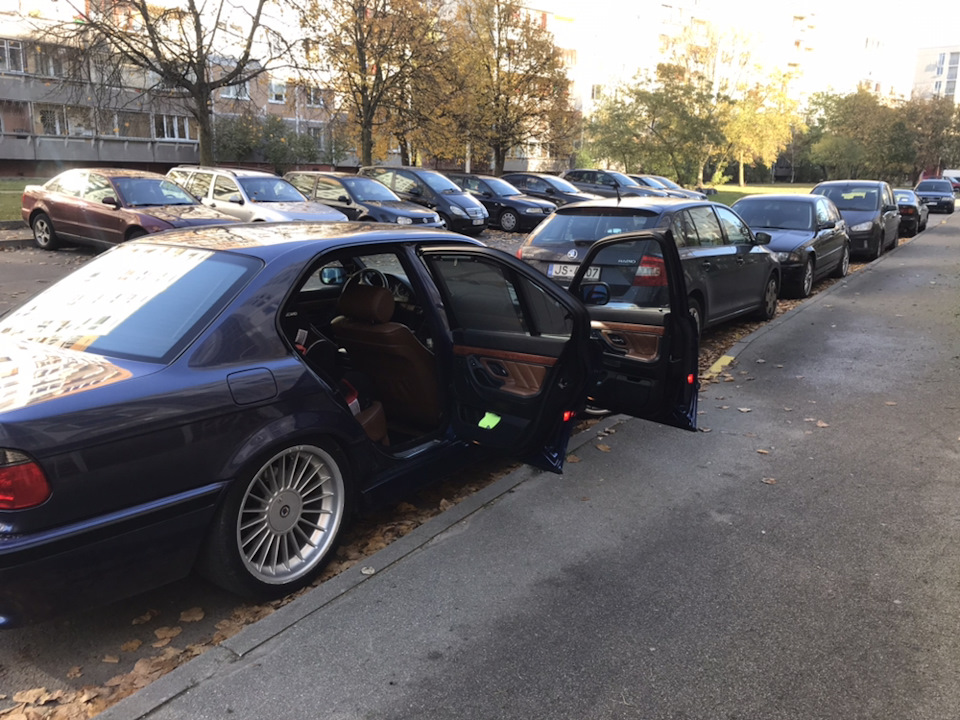 Фото в бортжурнале BMW 7 series (E38)