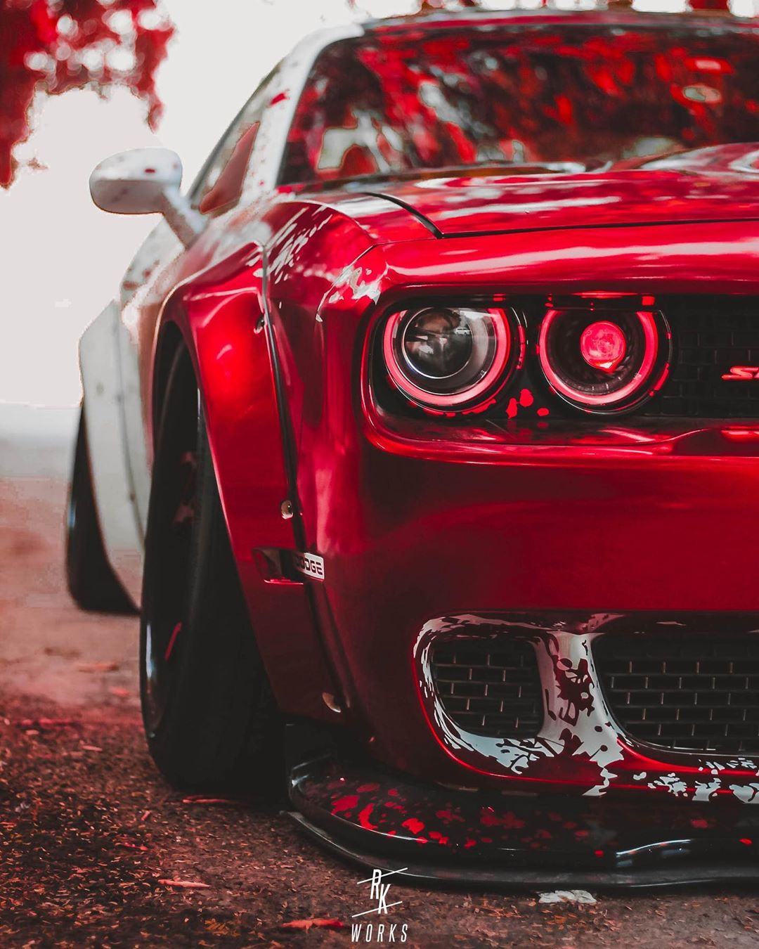 Dodge Challenger srt Demon красный