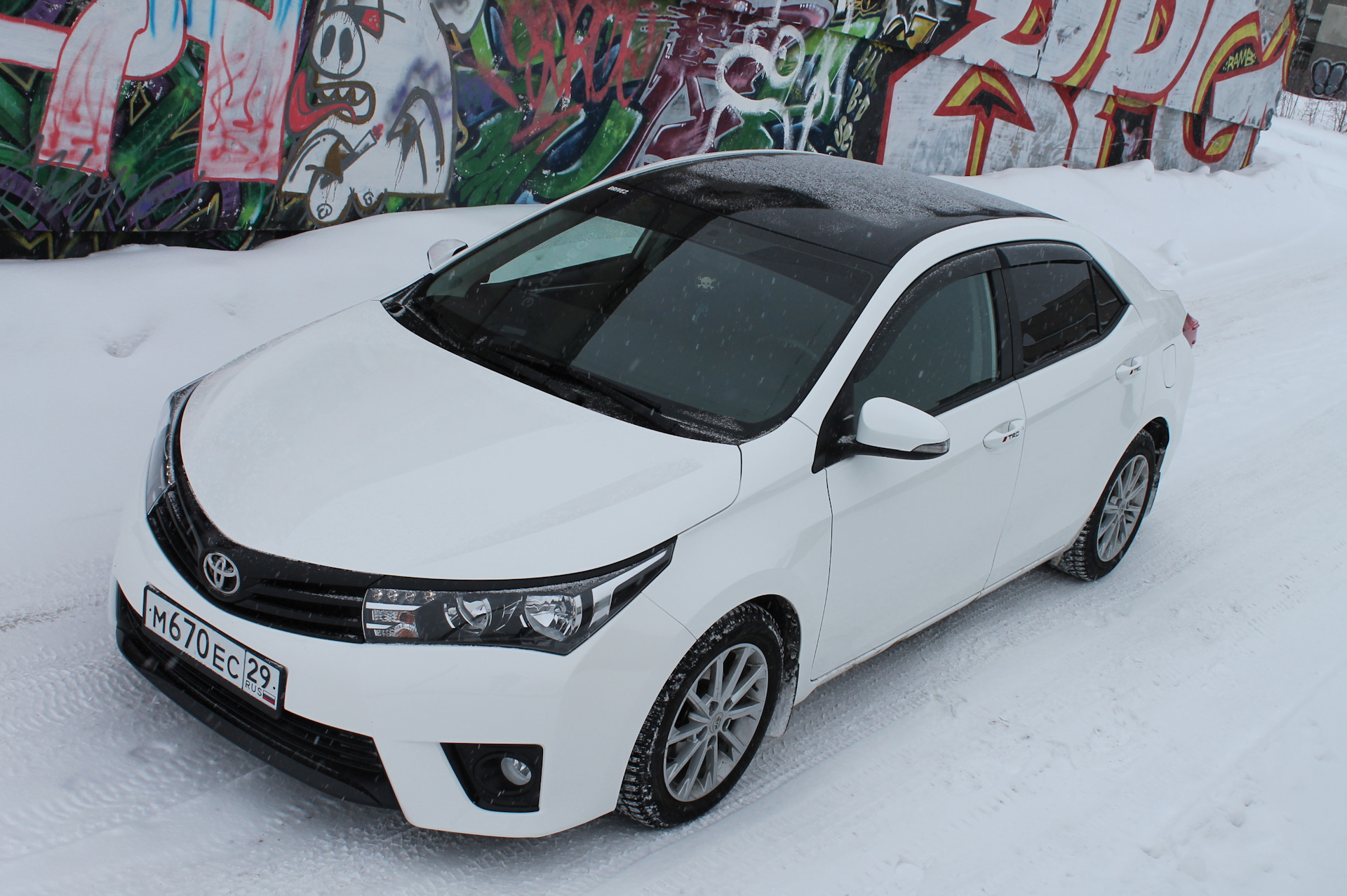 Крыша в черный глянец! — Toyota Corolla (160), 1,6 л, 2014 года | стайлинг  | DRIVE2