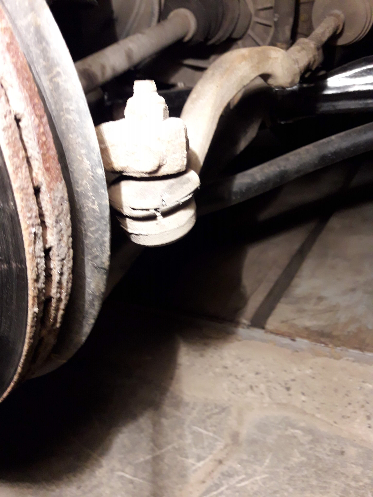 Замена пыльника рулевой тяги — Renault Logan MCV, 1,6 л, 2012 года ...