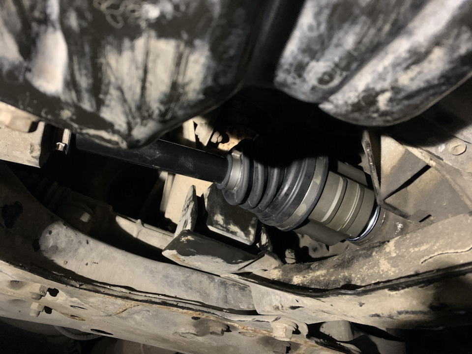 Замена правого внутреннего шруса трипоида — Toyota Avensis II, 1,8 л ...