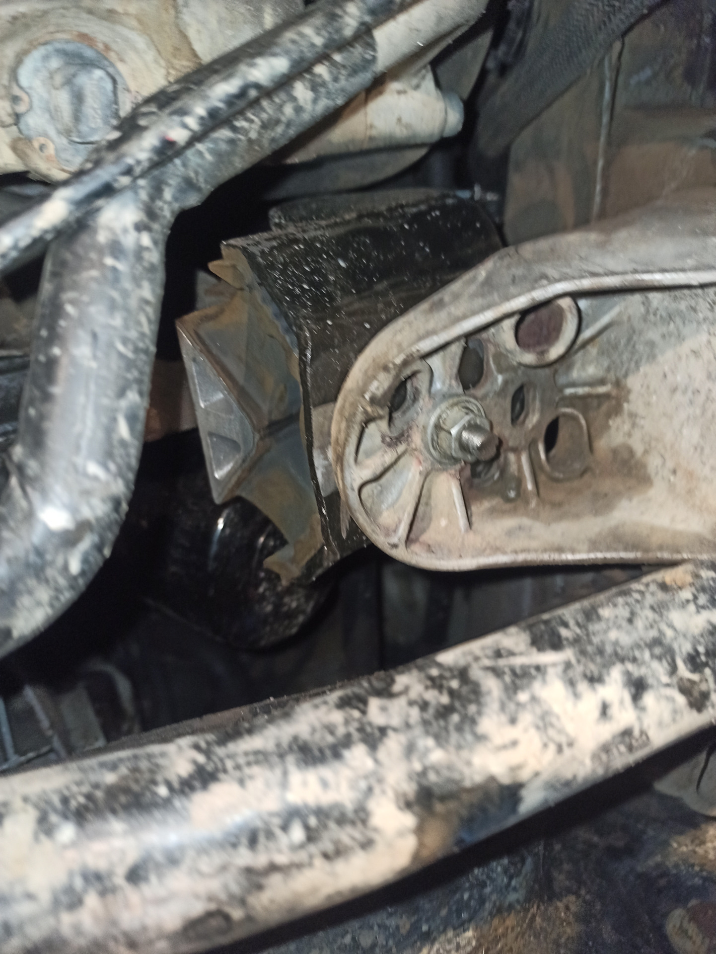 Подушки мотора, боли больше нет 😆 — Audi A4 (B6), 1,8 л, 2001 года ...