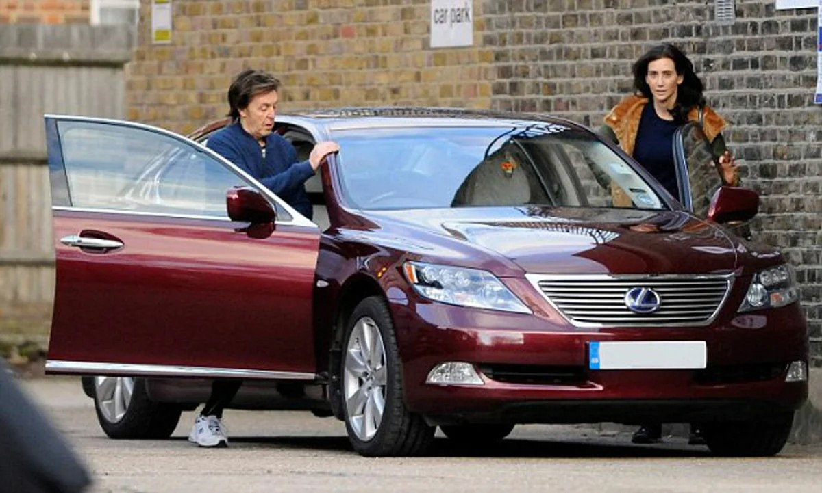 Paul MCCARTNEY Aston Martin