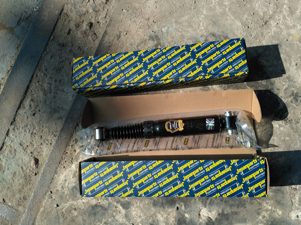 Замена задних амортизаторов — Peugeot 206, 1,4 л, 1998 года | запчасти ...