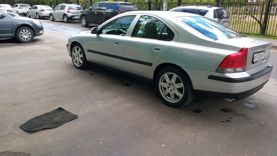 245 резина + весенняя помывка — Volvo S60 (1G), 2 л, 2003 года | шины ...