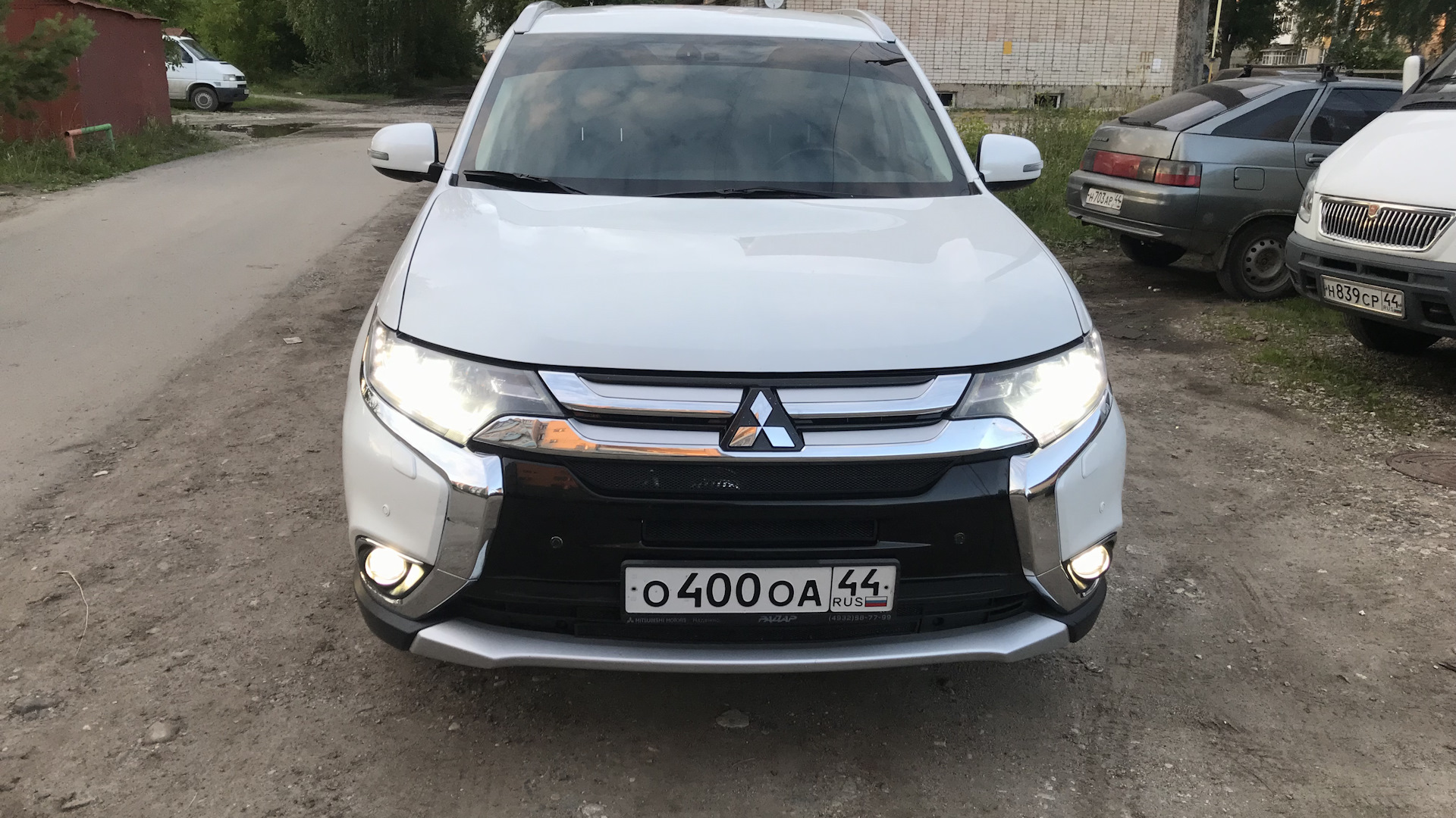 Mitsubishi Outlander (3G) 2.4 бензиновый 2015 | Белый перламутр на DRIVE2