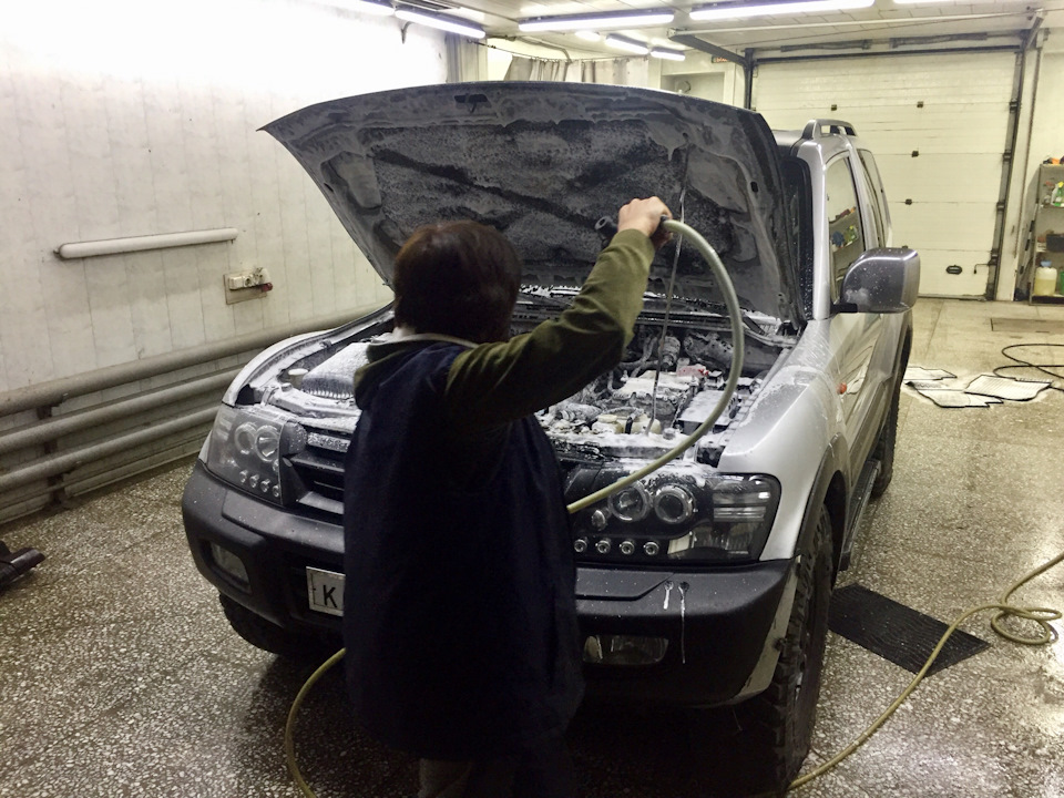Мытье двигателя и кузова — Mitsubishi Pajero (3G), 3,5 л, 2002 года ...