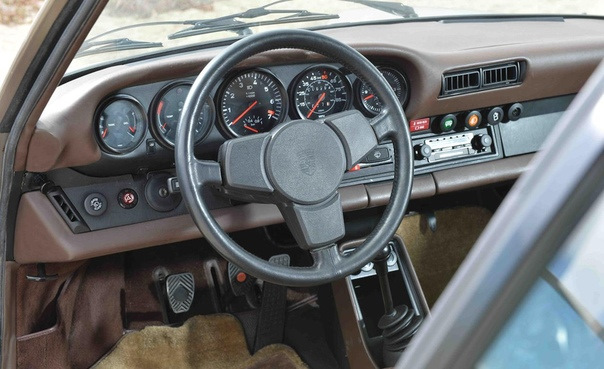 Nissan Auster 1985 Interior