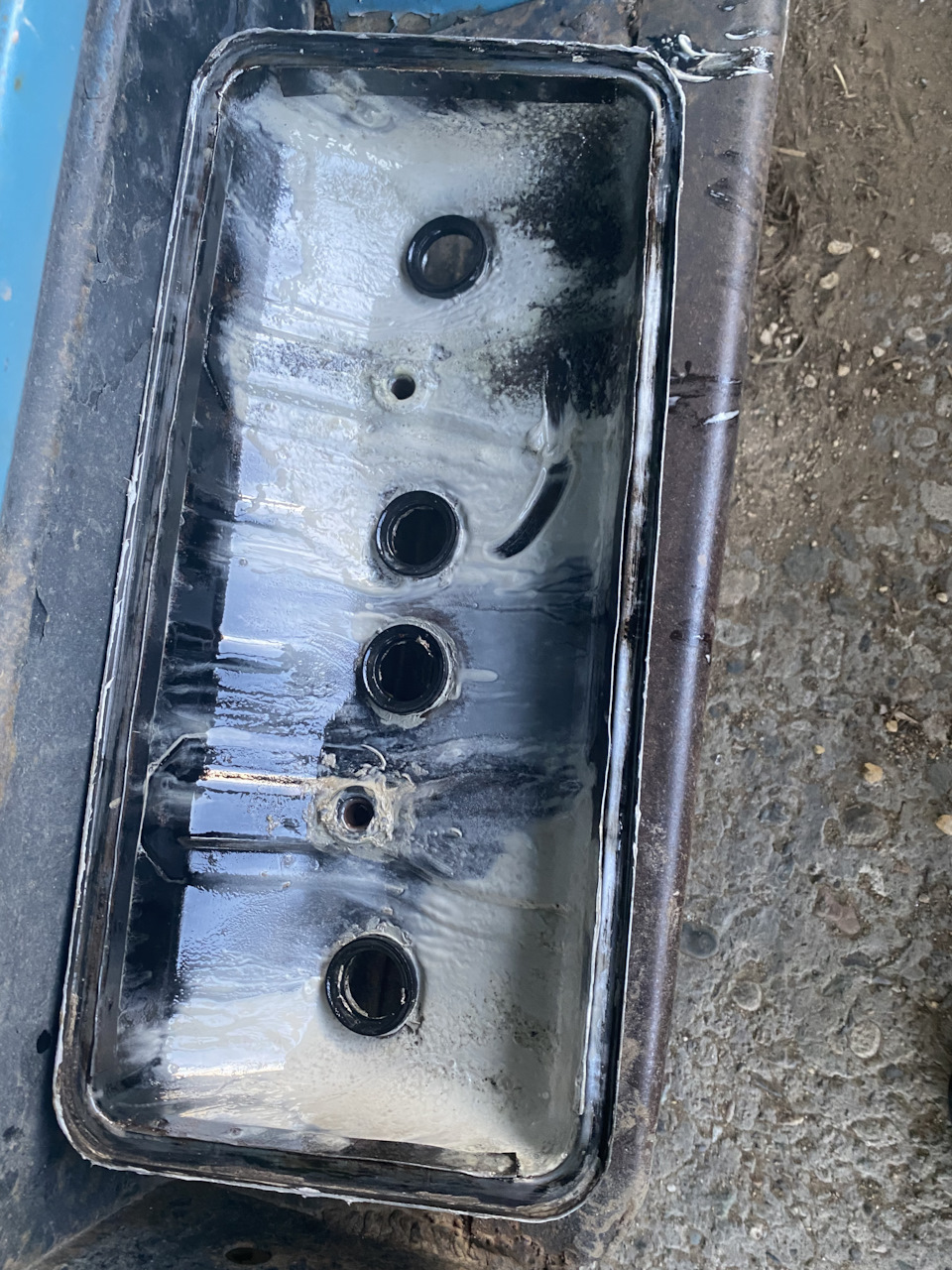 Вот такая эмульсия на клапанной крышке — Peugeot 504, 2 л, 1979 года ...