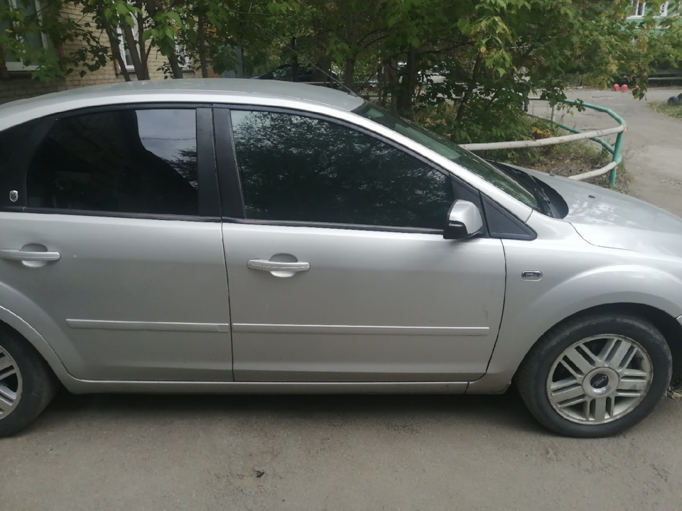 Установка каркасных шторок — Ford Focus II Hatchback, 1,8 л, 2006 года ...