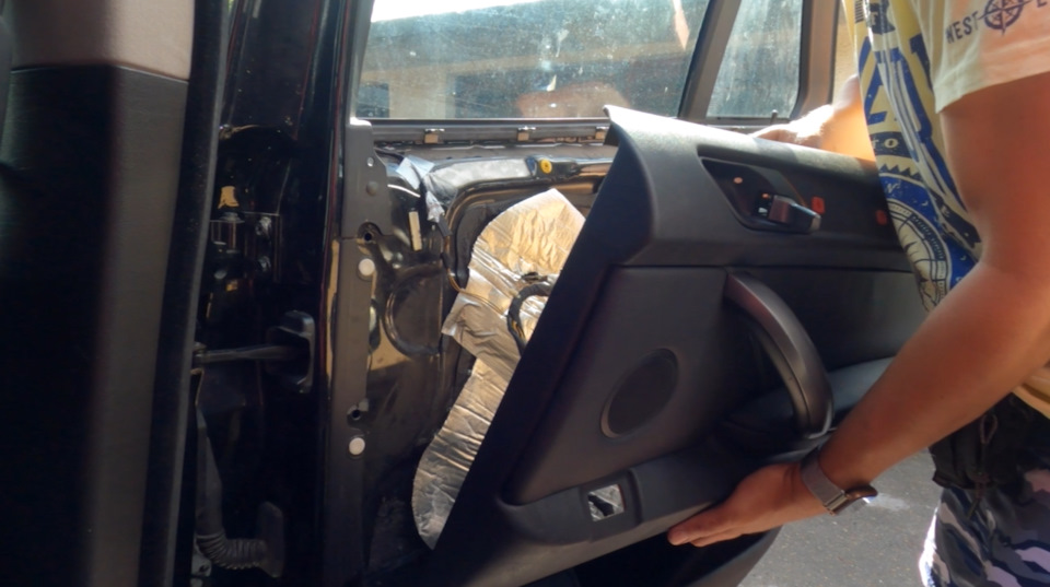 Ремонт дверной карты на BMW X5 e53 — BMW X5 (E53), 3 л, 2004 года ...