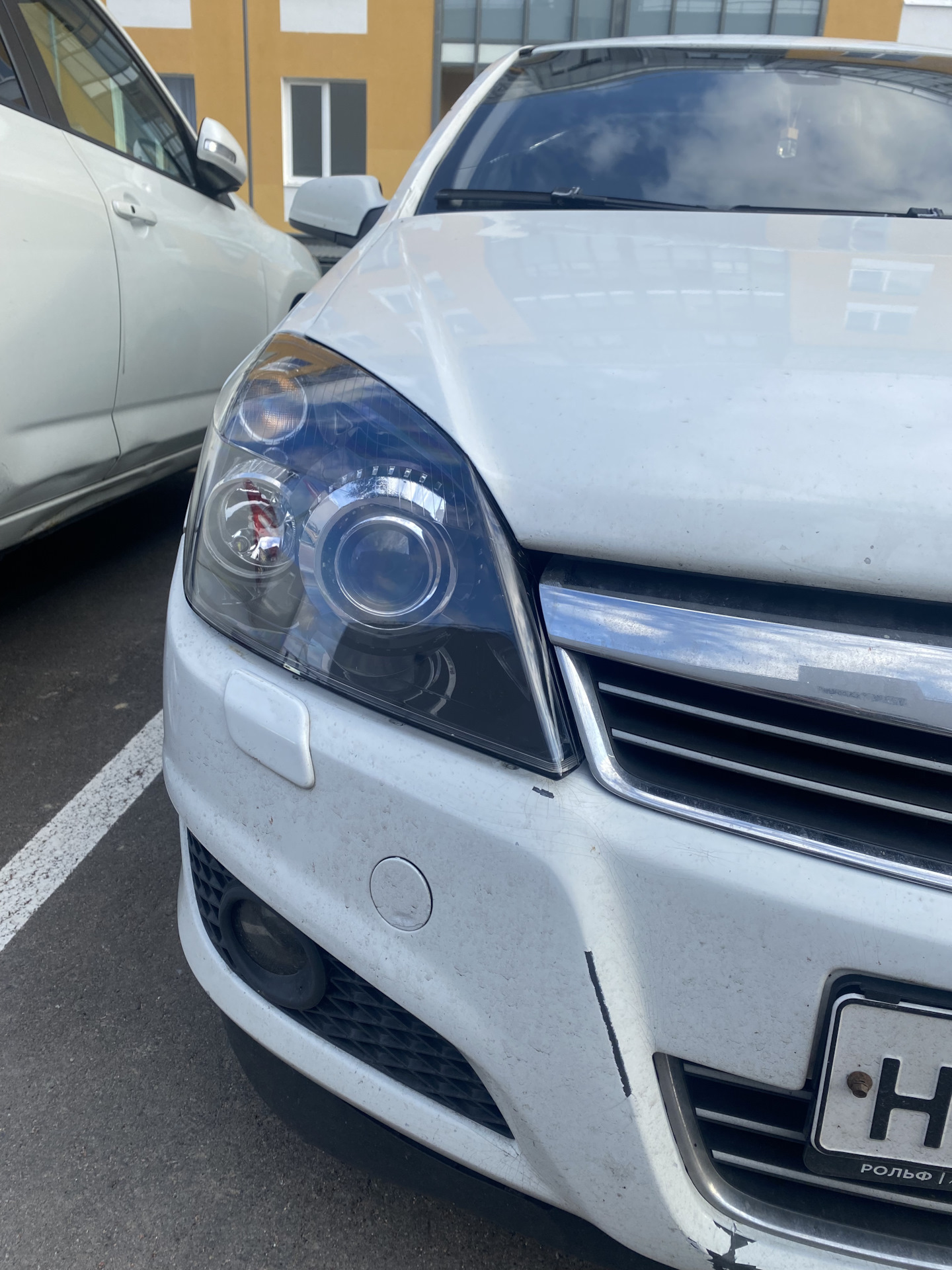 Замена стекла фары — Opel Astra H, 1,8 л, 2007 года | своими руками ...