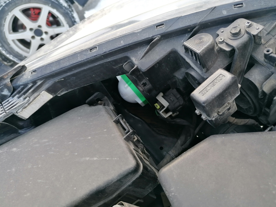 Увеличенная крышка фары Kia Cerato 3 — DRIVE2