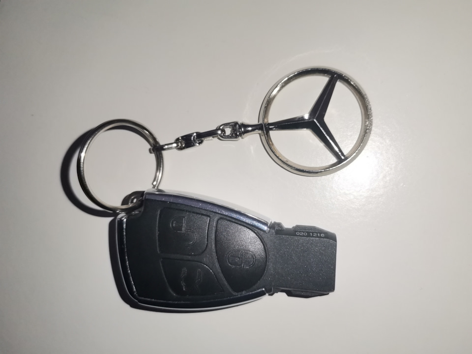 Брелок акриловый новый год. Оригинальные брелки для ключей. Брелок медику. Брелок moscow. Брелок-игрушка.