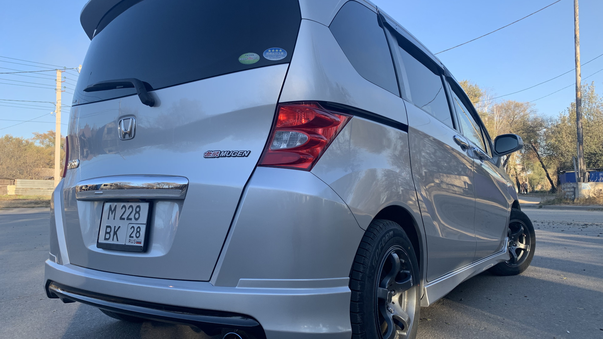 Тюнинг спайка. Honda freed в обвесе. Обвес Mugen Honda freed. Honda freed Mugen. Хонда Фрид в обвесе.