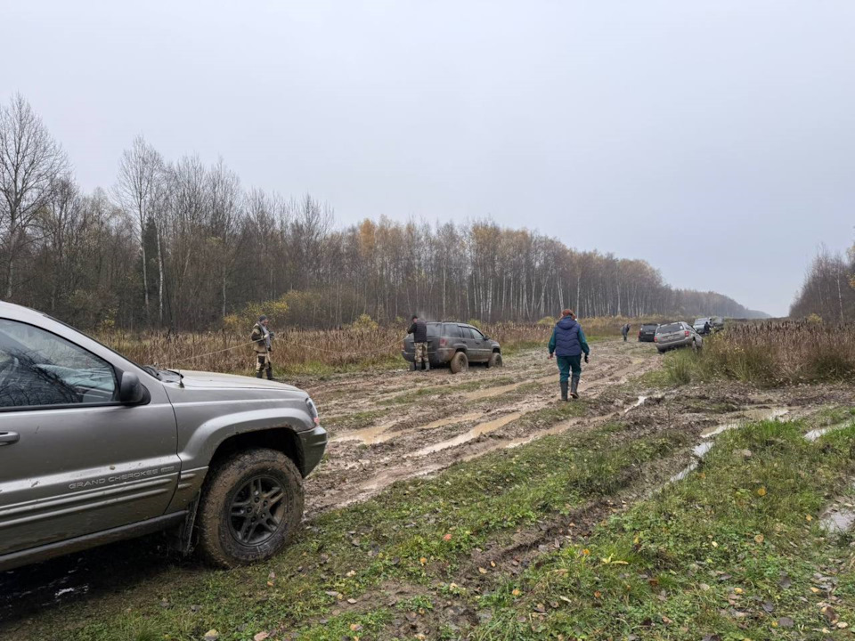 Растянувшаяся колонна и все тянут друг друга — Jeep Grand Cherokee (WJ)