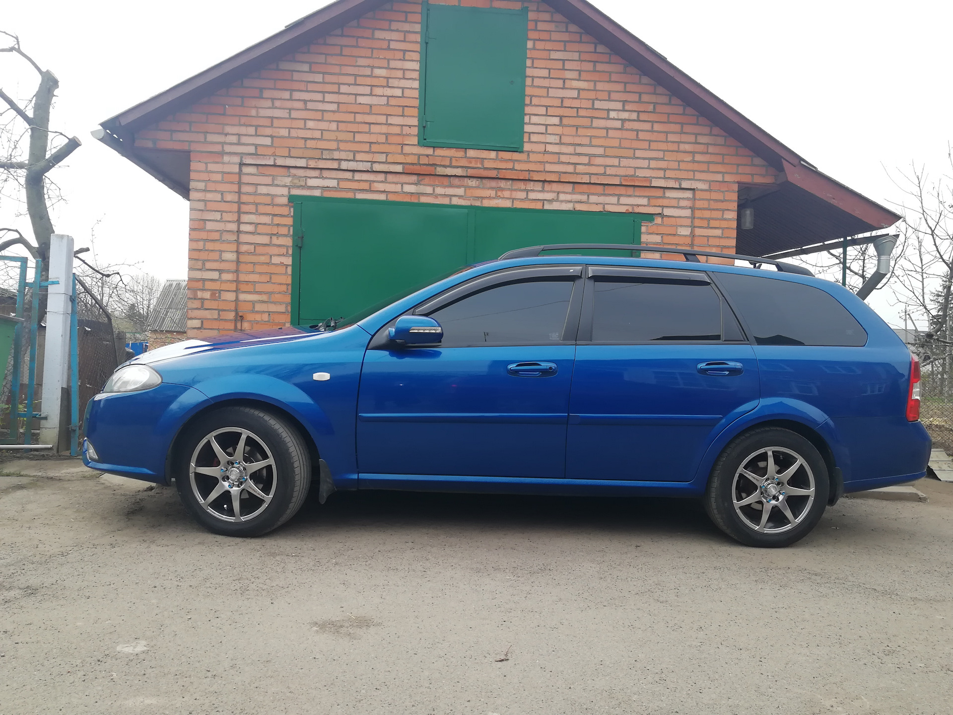 Chevrolet Lacetti универсал r18