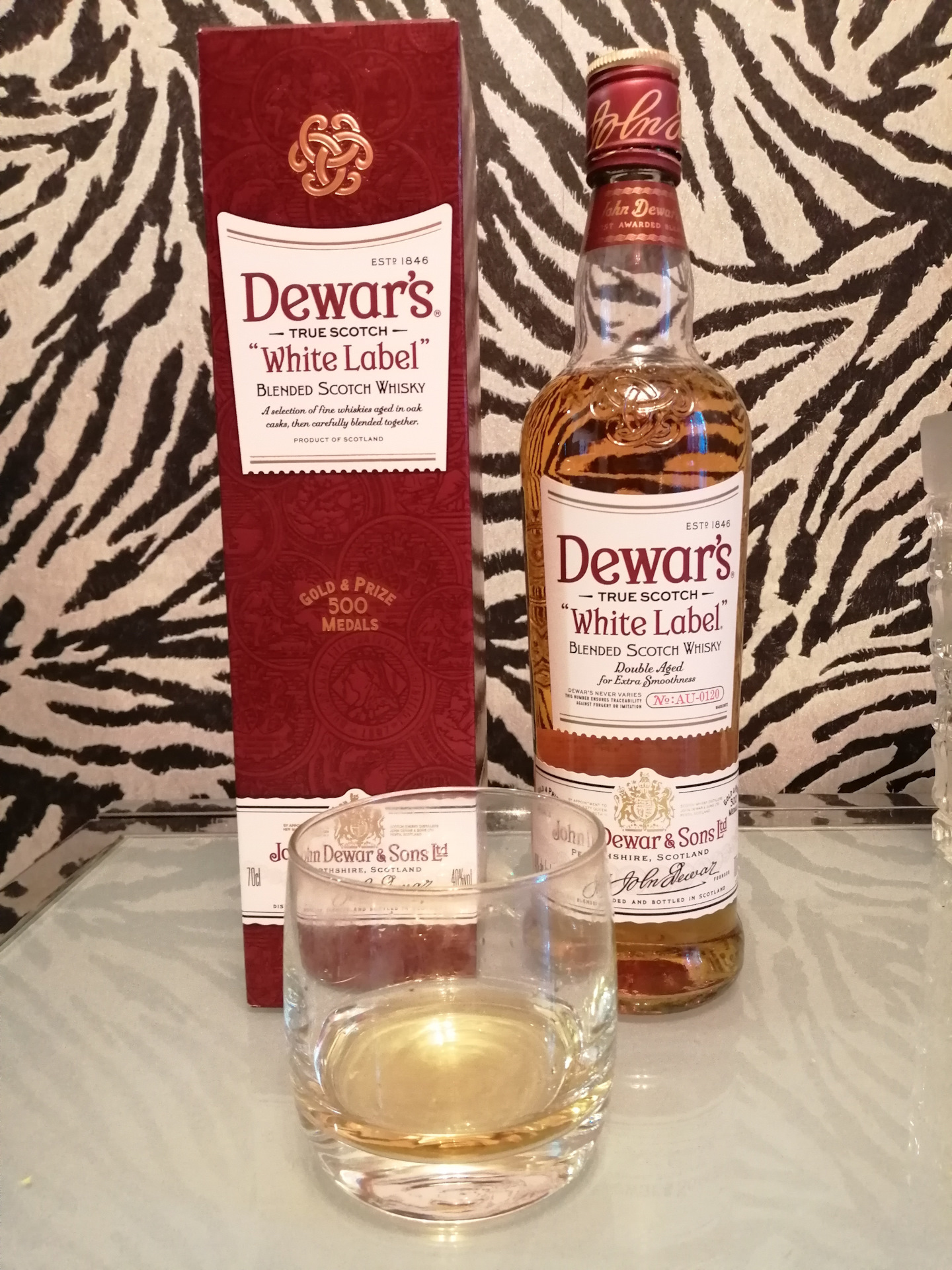 Уайт лейбл виски. Виски Dewars White Label. Dewars White 8. Dewars 8 лет. Виски Dewar's 8.