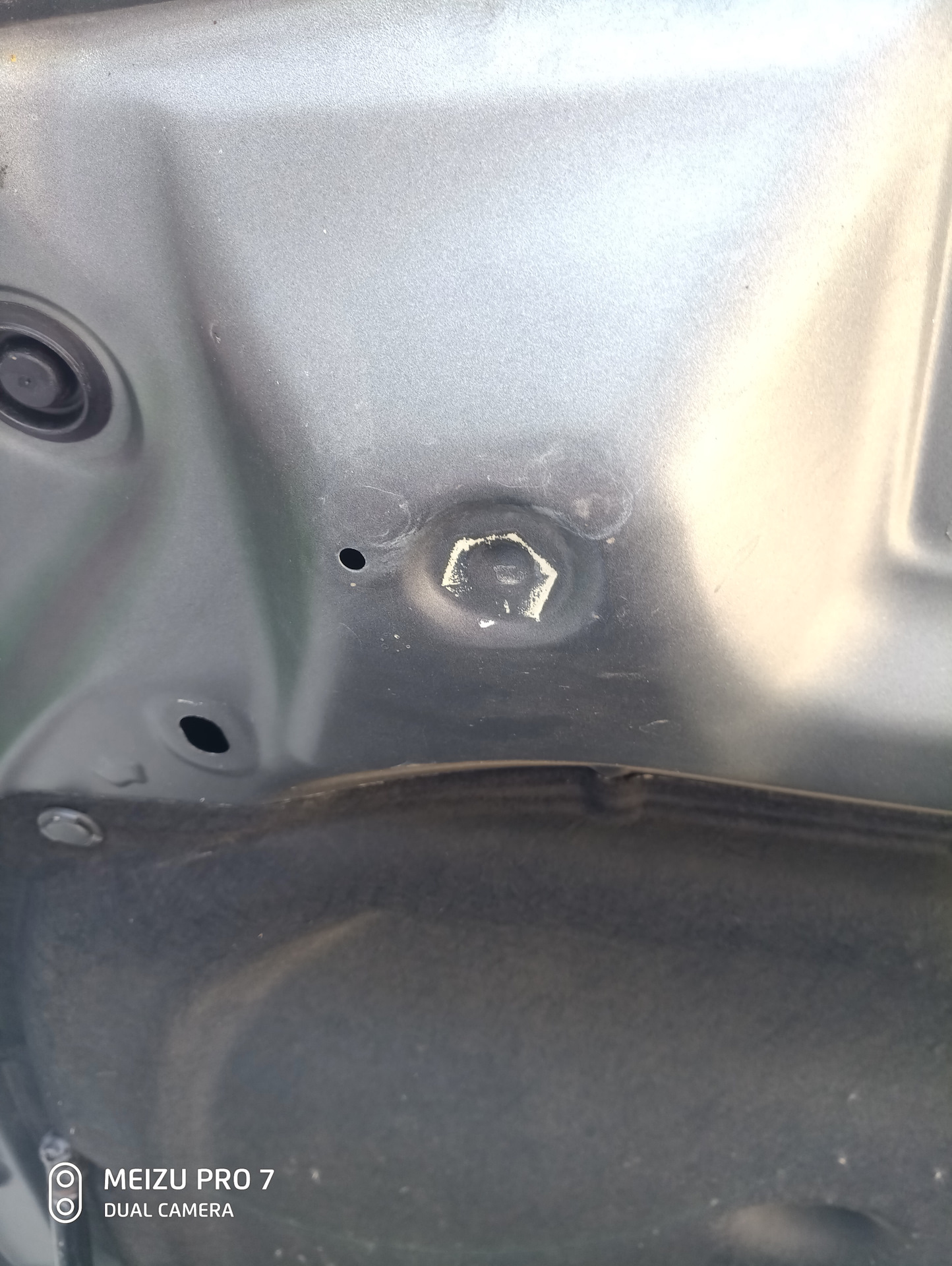 Протерание краски на капоте и устранение дефекта — Suzuki SX4 (2G), 1,6 ...