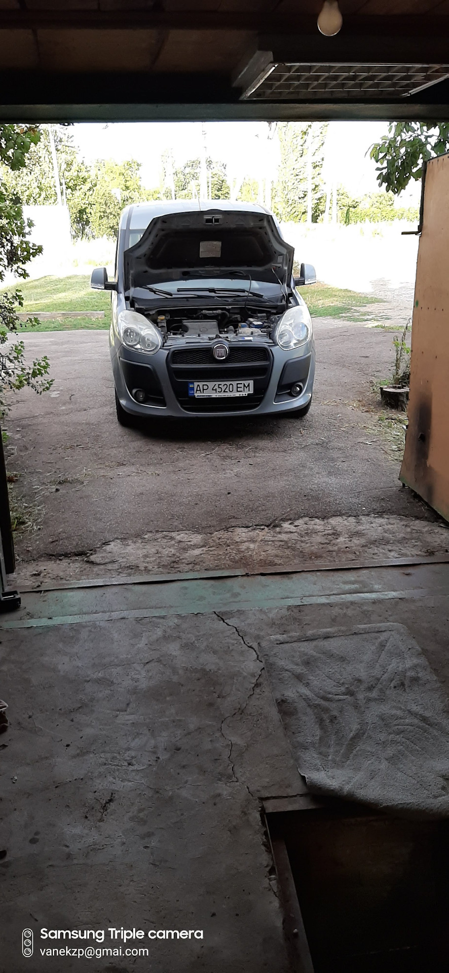 Хотел поменять сальник полуоси но течет не из под него-сальник штока ...