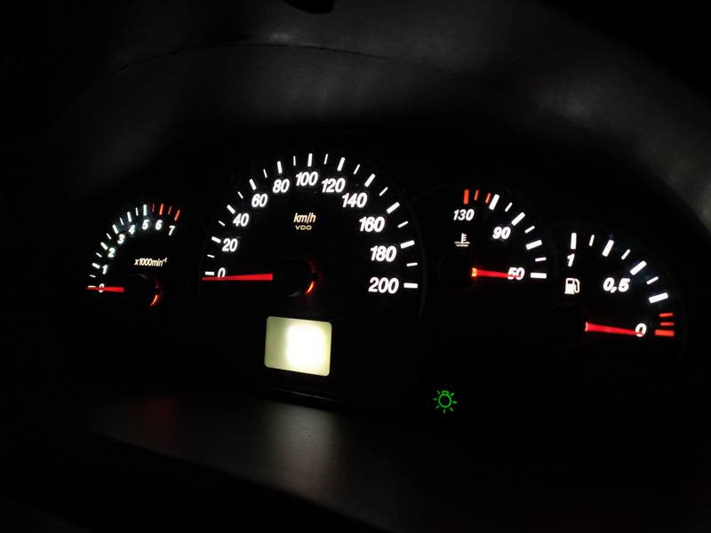 Пересвет комбинации приборов — Lada Приора хэтчбек, 1,6 л, 2008 года ...