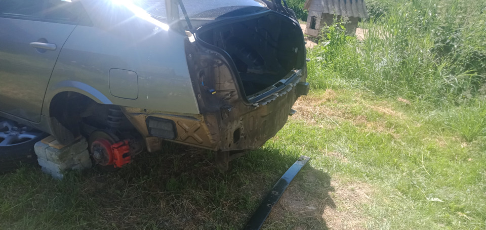 Установка заднего усилителя бампера — Nissan Primera (P12), 1,6 л, 2006 ...