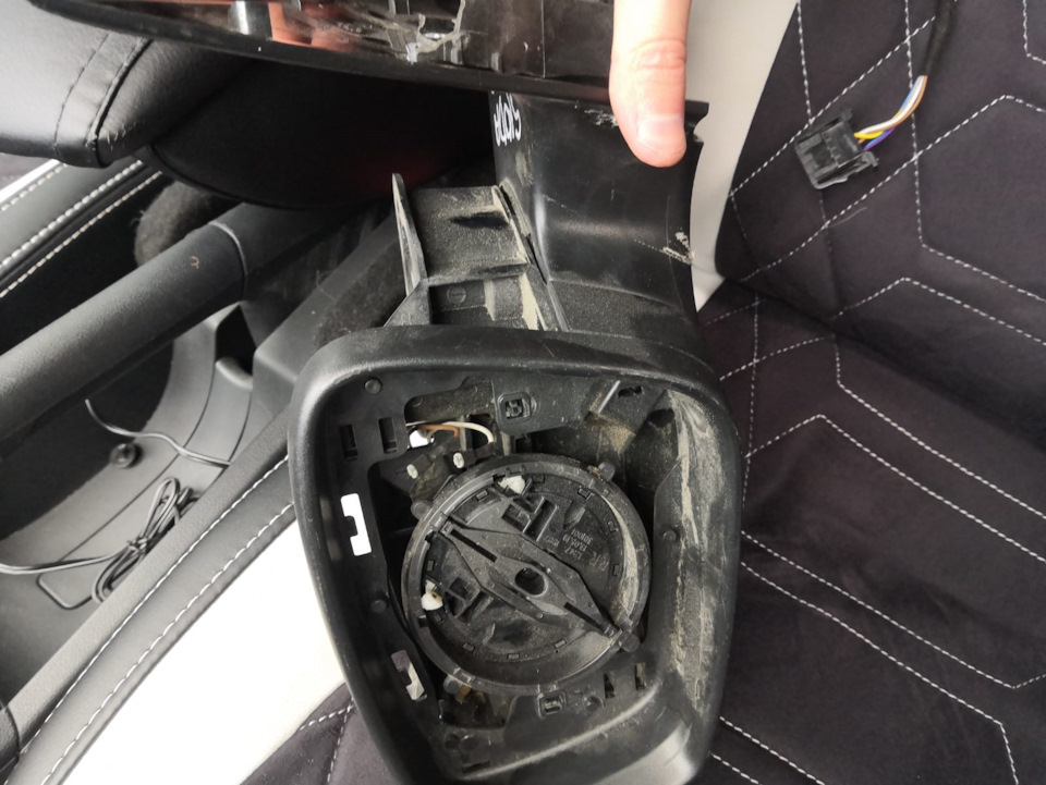 Установка электрорегулировки зеркал (часть 1) — Skoda Rapid (1G), 1,6 л ...