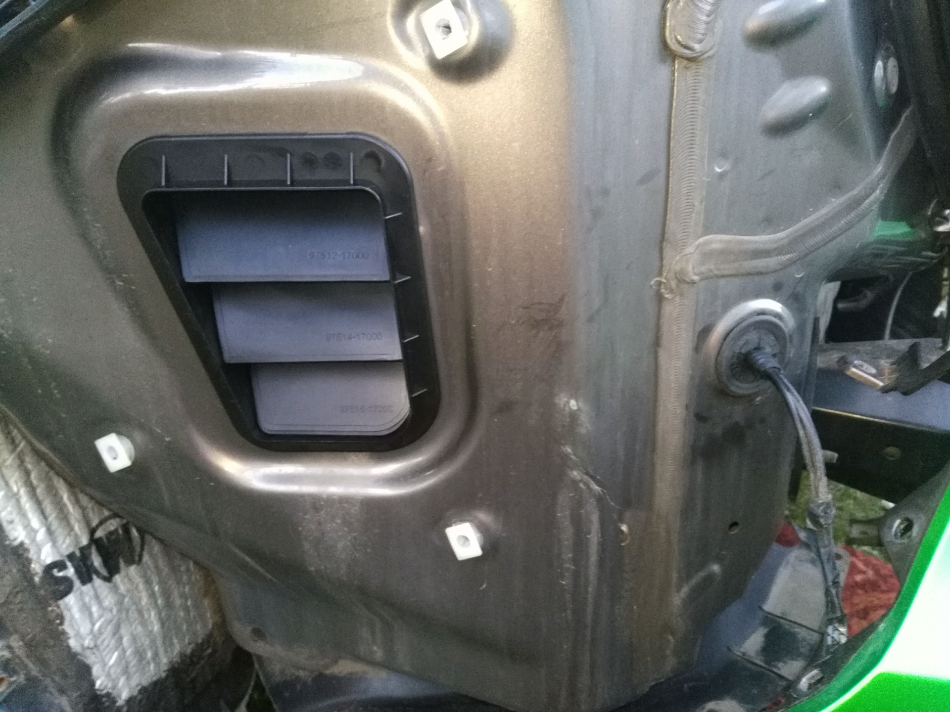 Opel astra g крышка воздухозаборника. клапан вентиляции багажника nissan almera. клапан вентиляции kia ceed 2013. клапан вентиляции салона ваз 2110. отверстие для выхода воздуха.