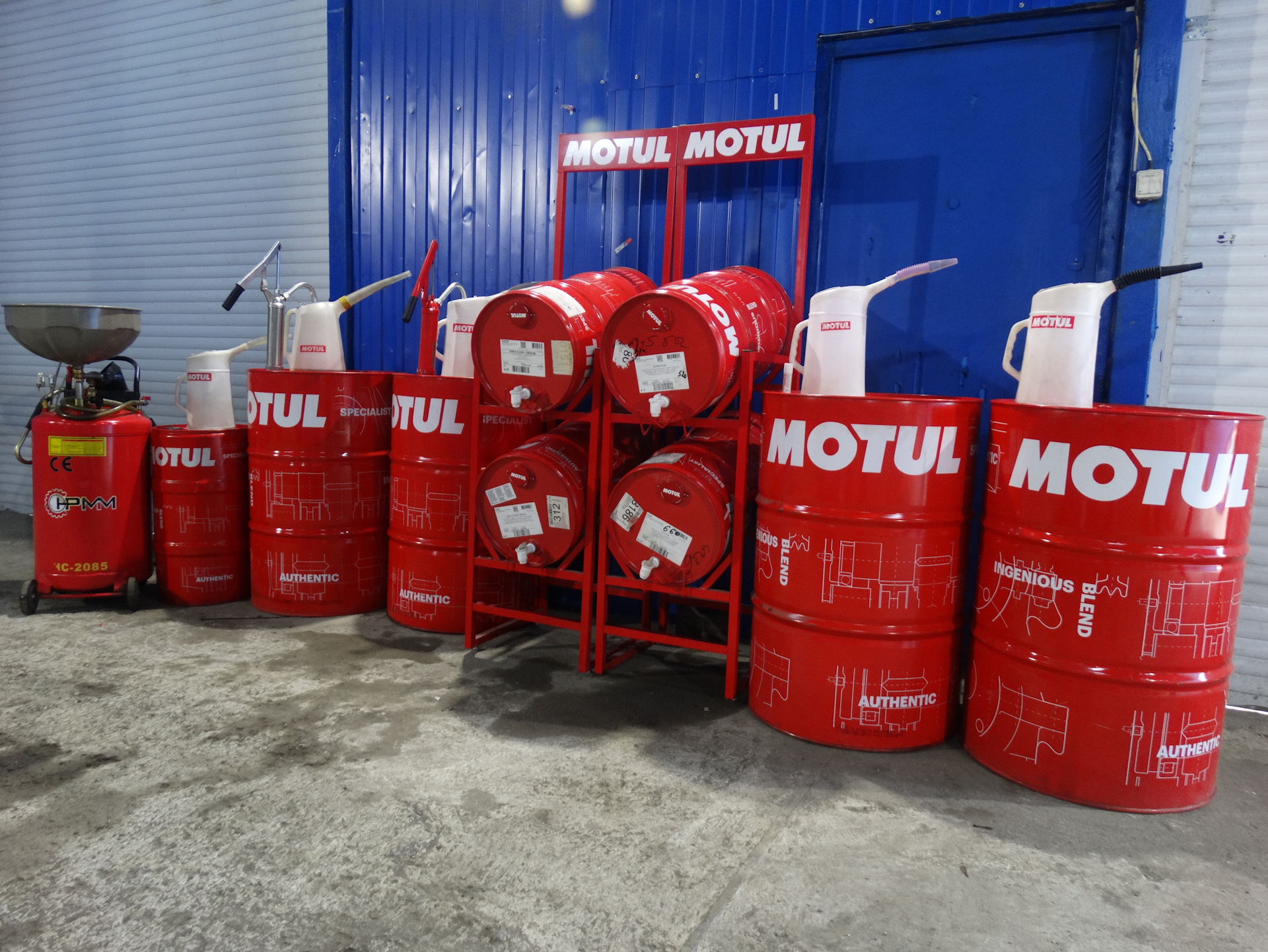 Hot near price. Motul замена масла в АКПП. Оборудование для экспресс замены масла. Motul бочки. Motul EVO замена масла в АКПП.