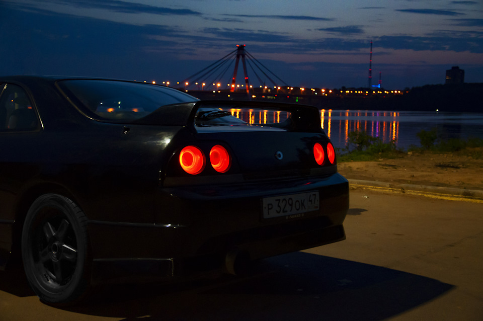 Nissan GTR 34 Skyline ночью