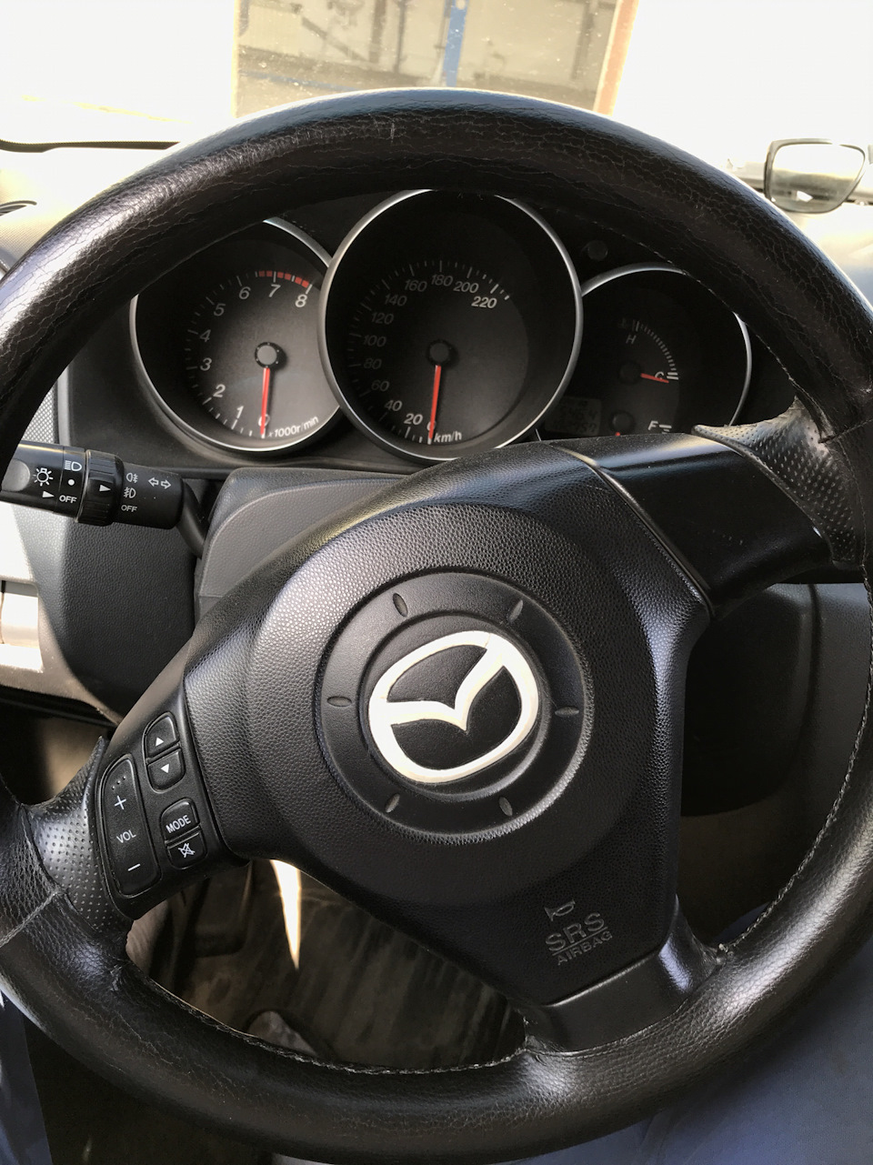 Машины у которых коробка передач на руле. Коробка передач mercedes benz. Автомат машина. Машины на руле коробка передач. Машины на руле коробка передач.