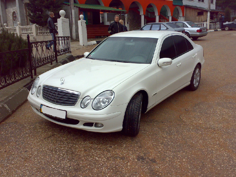 Mercedes Benz e class w211 White