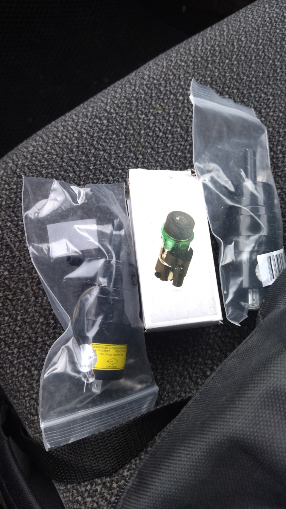 90 \\ Смерть и замена моторчика дворников, дубль 2 — Lada 2114, 1,5 л ...