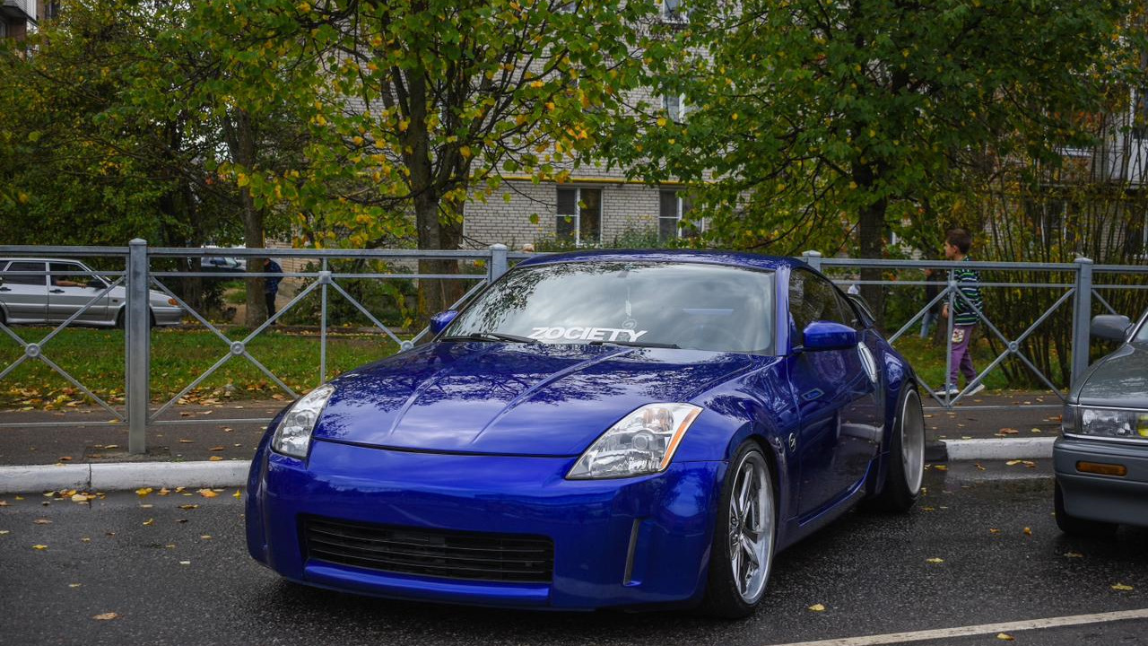 Nissan 350z бело синий