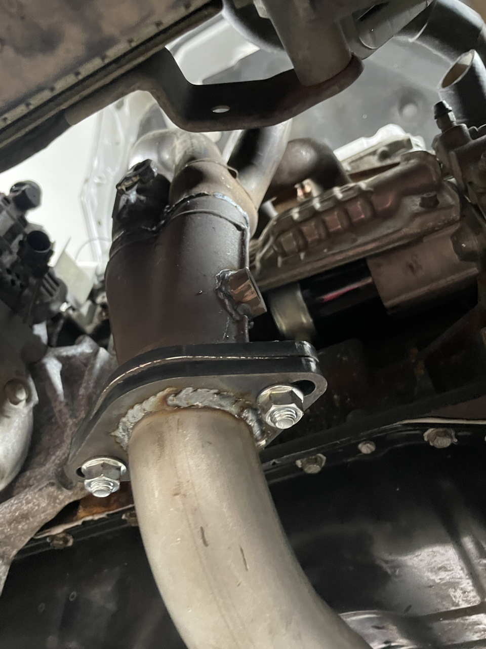 Получилось как-то так. Длины кислородника хватает — Mitsubishi Lancer IX